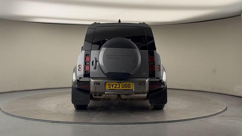 Used Land Rover Defender HSE Dynamic 300 HP (220 kW) 2023 Eiger grey SUV