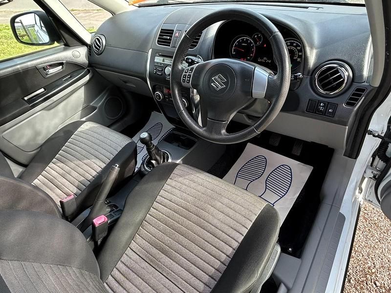 Used Suzuki SX4 SZ5 2014 White Hatchback