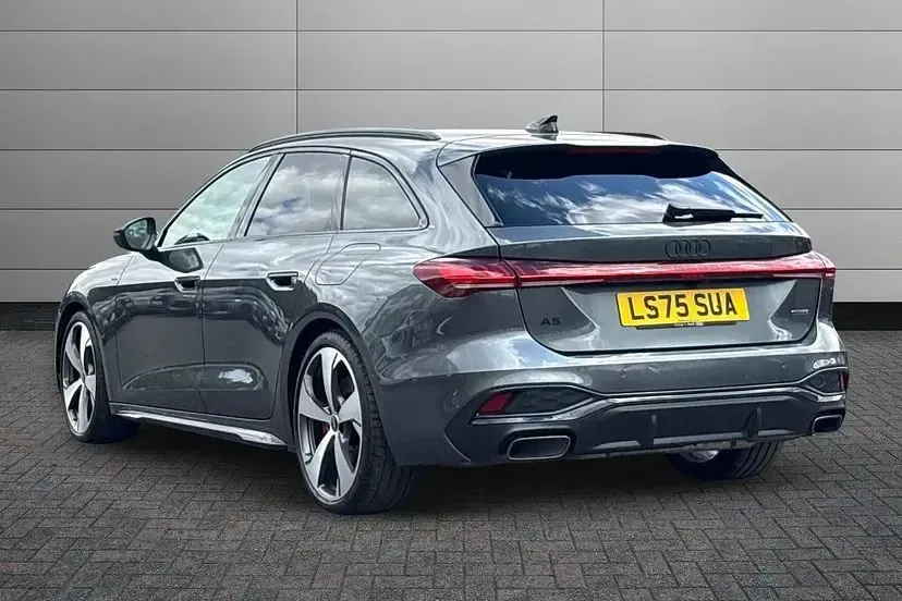 Used Audi A5 Advanced 299 HP (219 kW) 2025 Daytona grey Estate