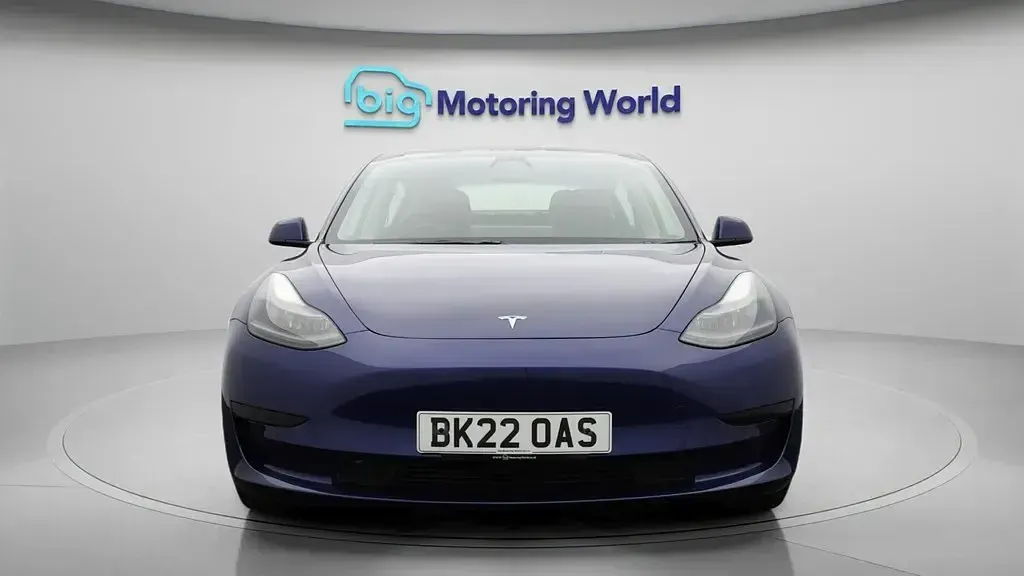 Używany Tesla Model 3 Standard Range Plus 177 kW (241 KM) 2022 Sedan/Limuzyna