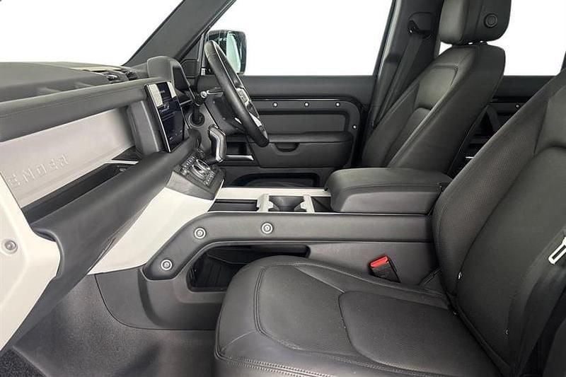 Used Land Rover Defender HSE Dynamic 300 HP (220 kW) 2024 Santorini black Estate