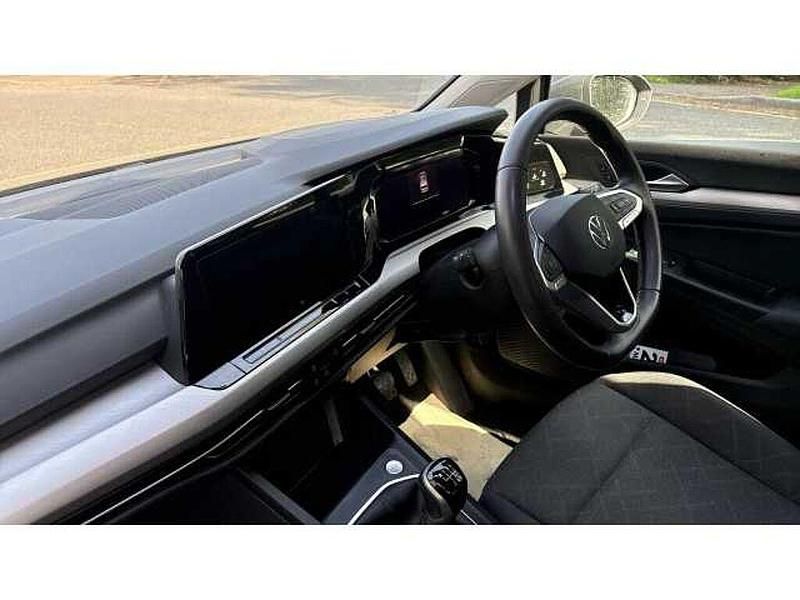 Begagnad VW Golf VIII 130 HK (95 kW) 2023