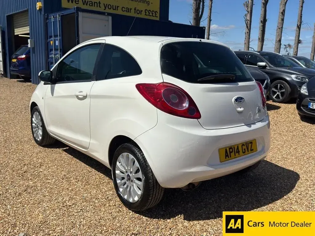 Used Ford Ka Zetec 69 HP (50 kW) 2014 White Hatchback