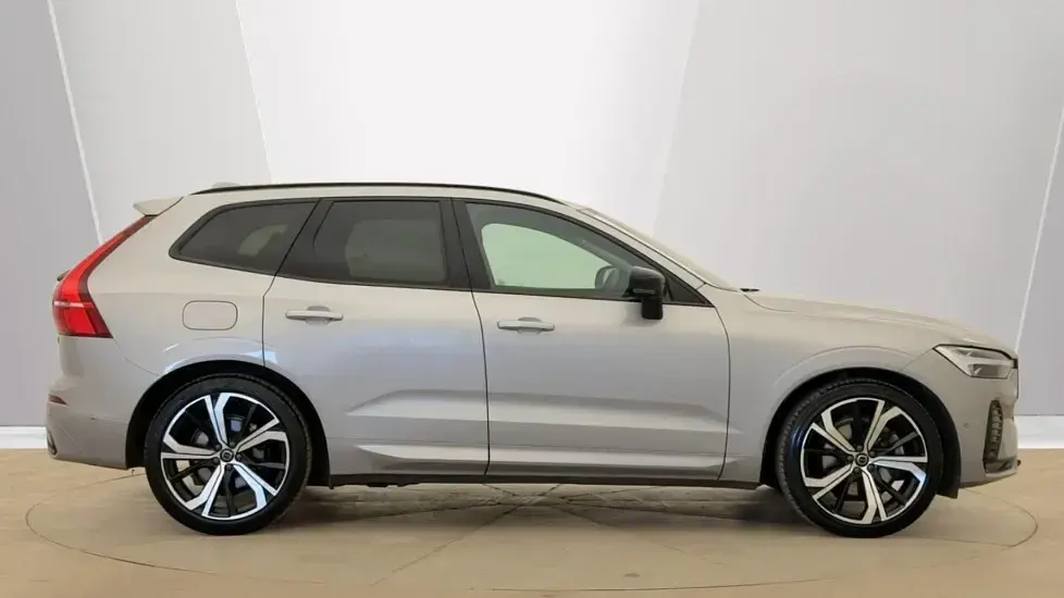Used Volvo XC60 Ultra 250 HP (183 kW) 2025 Silver SUV