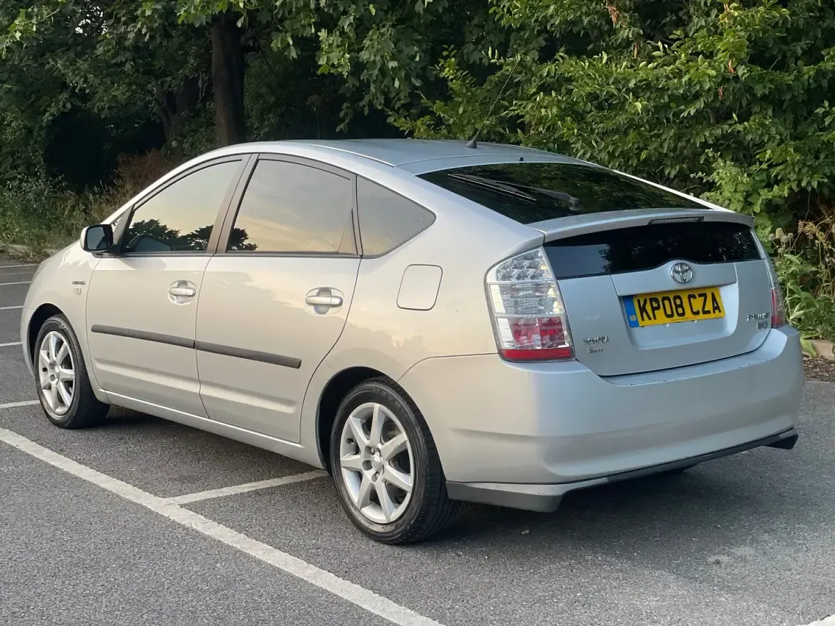Used Toyota Prius 76 HP (55 kW) 2008 Silver Hatchback