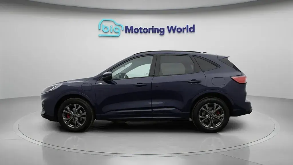 Usado Ford Kuga ST-Line 225 CV (165 kW) 2023 Azul SUV