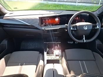 Second-hand Vauxhall Astra 130 CP (95 kW) 2023 Galben Hatchback