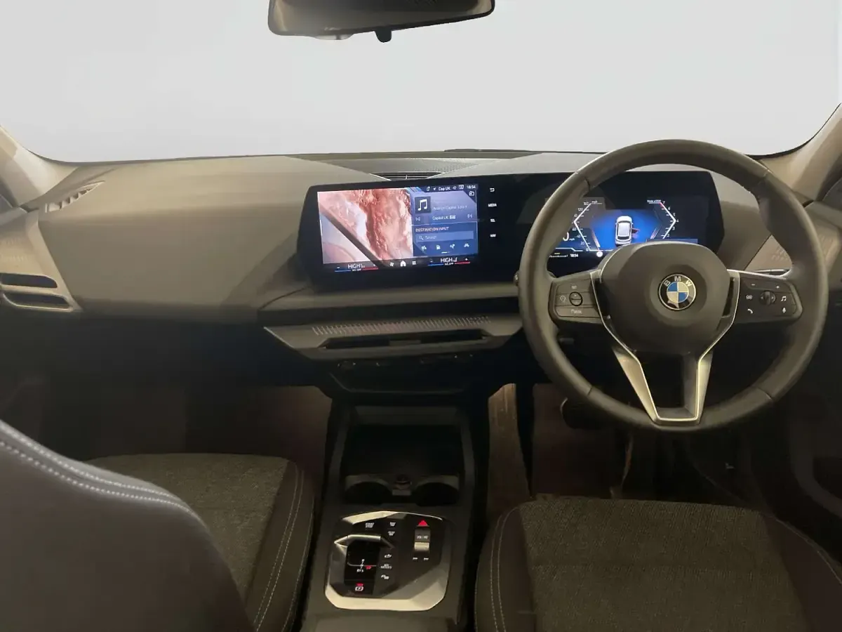 Used BMW 120 Sport Line 170 HP (125 kW) 2025 White Hatchback