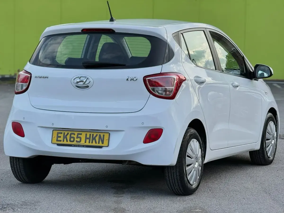 Usado Hyundai i10 SE 87 HP (63 kW) 2015 Branco Citadino