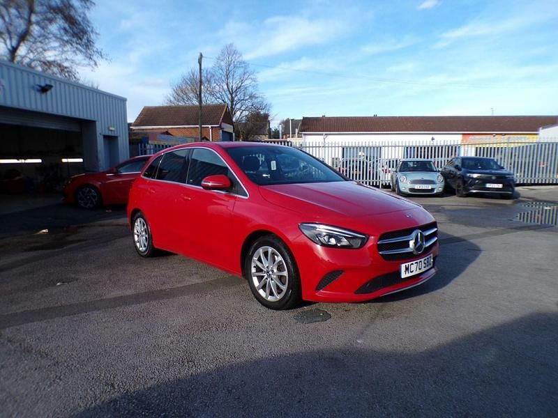 Used Mercedes B200 150 HP (110 kW) 2020 Red MPV
