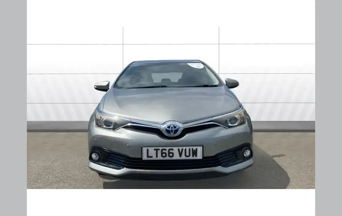 Used Toyota Auris Hybrid Business Edition 134 HP (98 kW) 2016 Grey Hatchback