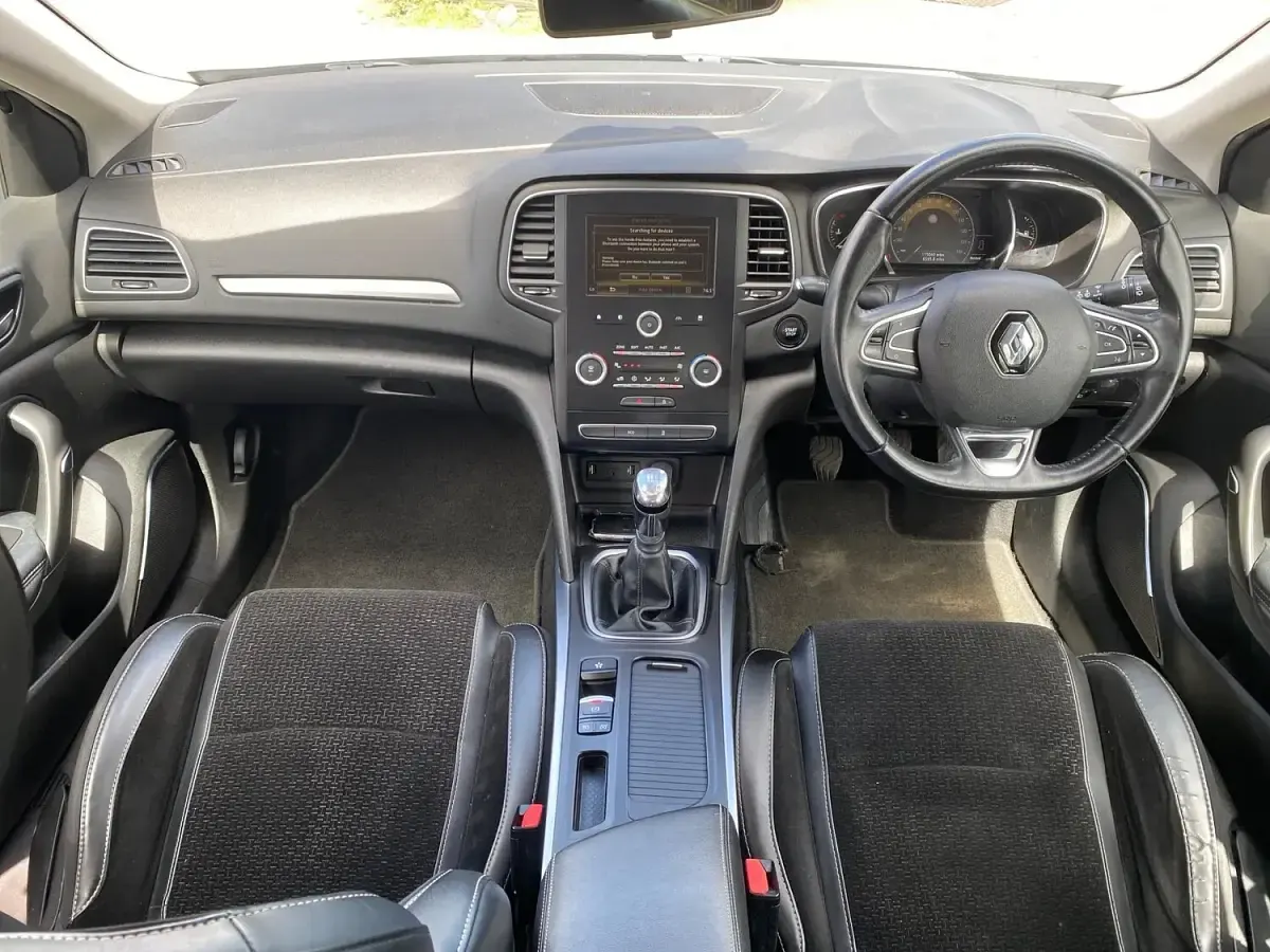Used Renault Mégane Dynamique 110 HP (80 kW) 2016 Silver Hatchback