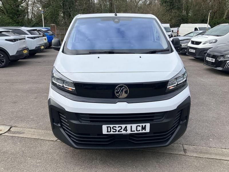 Used Vauxhall Vivaro 145 HP (106 kW) 2024 White MPV