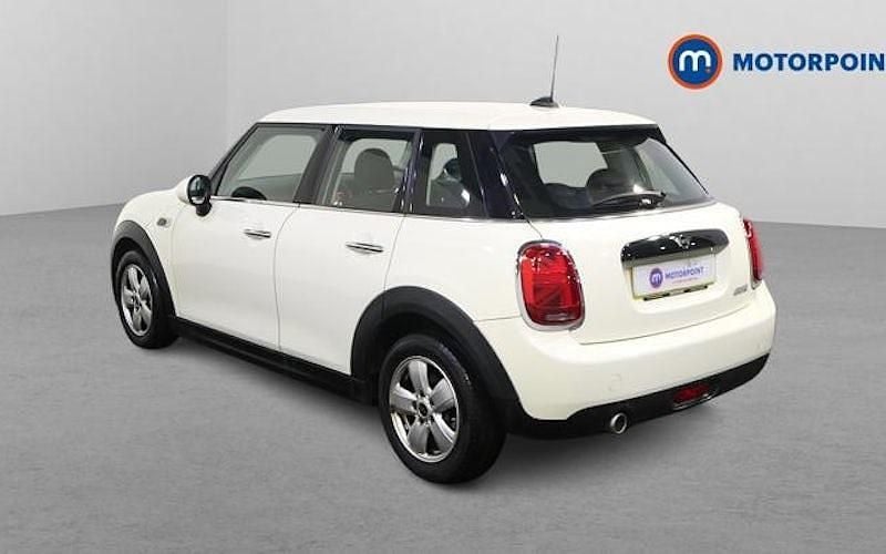 Used Mini Cooper Classic 136 HP (100 kW) 2019 White Hatchback