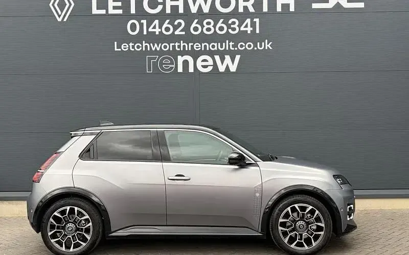 Used Renault 5 E-Tech Komfort 110 kW (150 HP) 2025 Hatchback