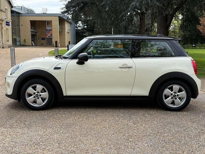 Used Mini Cooper D Hatch 2014 White Hatchback