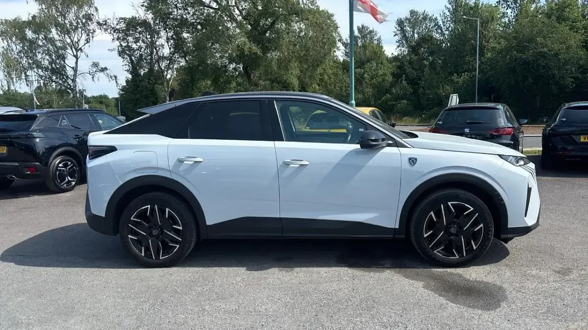 Used Peugeot 3008 GT 134 HP (98 kW) 2025 White SUV