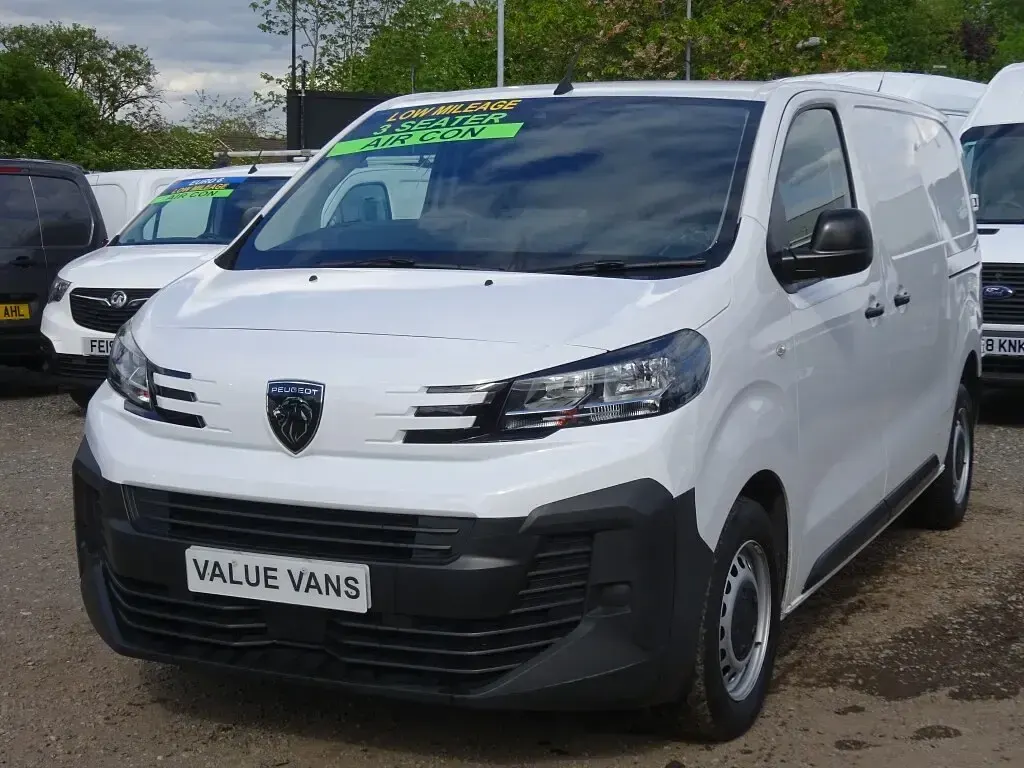 Używany Peugeot Expert 120 KM (88 kW) 2024 Biały Van