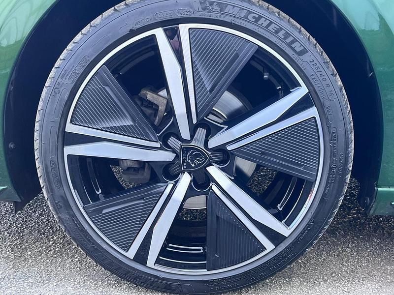 Used Peugeot 308 GT 129 HP (94 kW) 2023 Green Hatchback