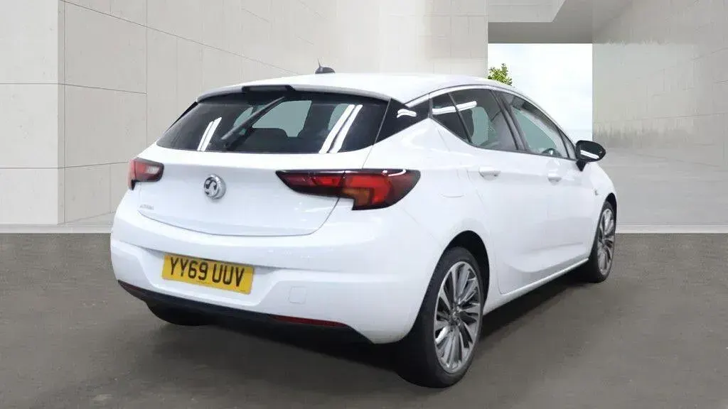 Used Vauxhall Astra 2019 White Hatchback