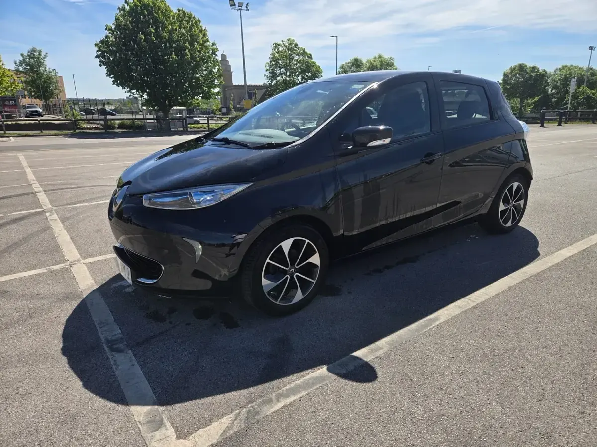 Used Renault Zoe Dynamique 80 kW (109 HP) 2018 Black Hatchback