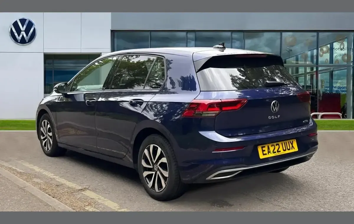 Used VW Golf VIII Active 147 HP (108 kW) 2022 Blue Hatchback