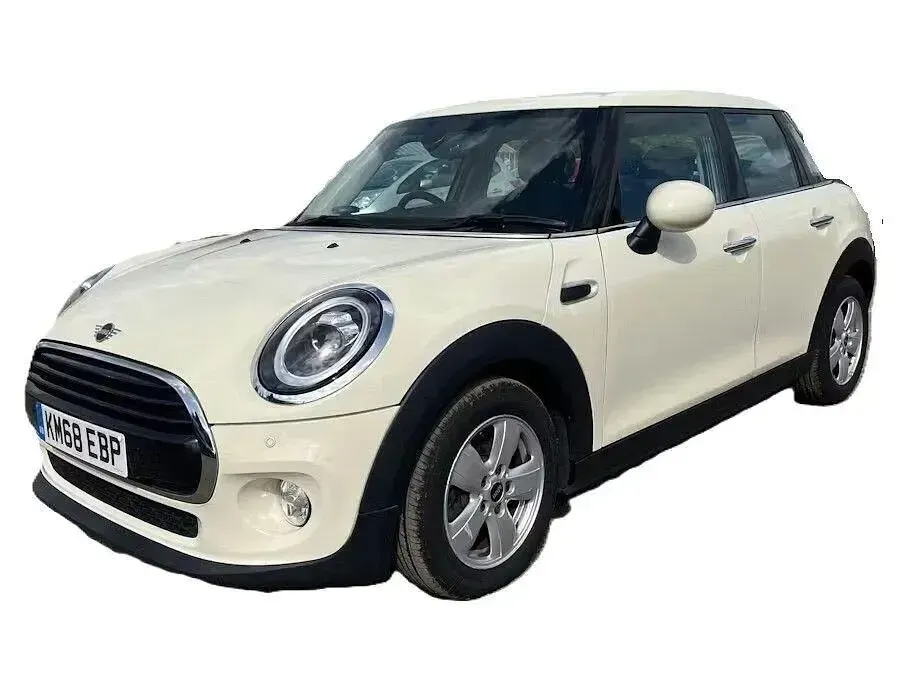 Używany Mini Cooper Hatch 136 KM (100 kW) 2018 Biały Hatchback