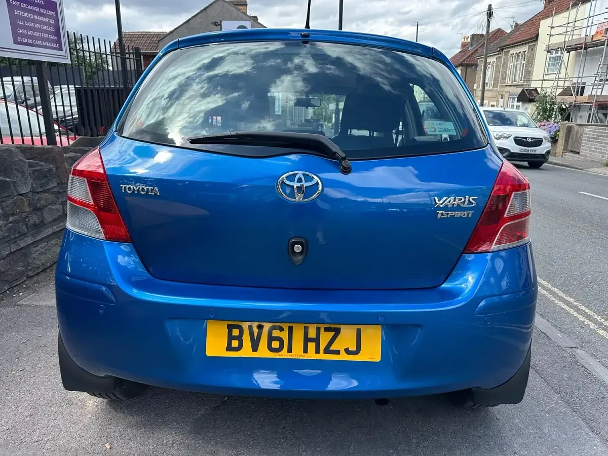 Used Toyota Yaris 101 HP (74 kW) 2011 Blue Hatchback