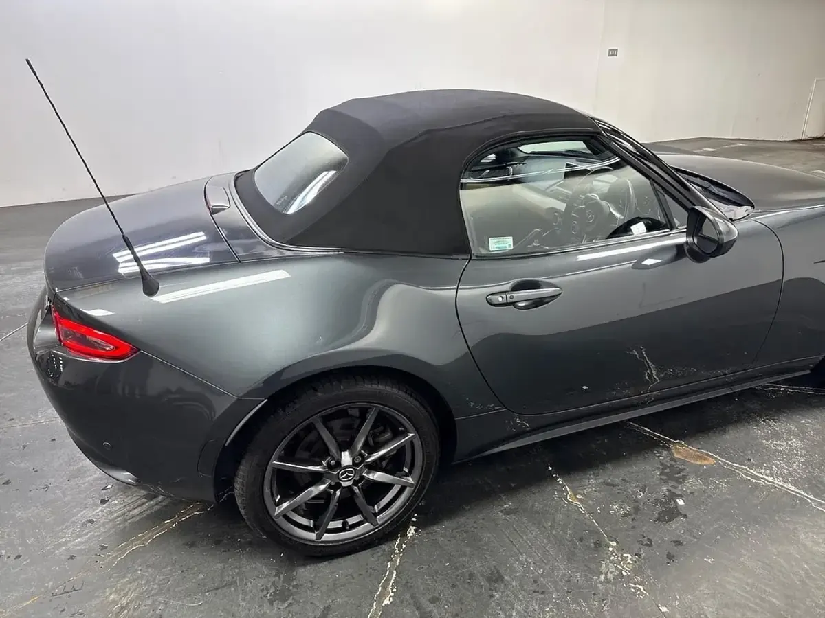 Usado Mazda MX5 Inclusive 160 HP (117 kW) 2017 Cinzento Cabrios