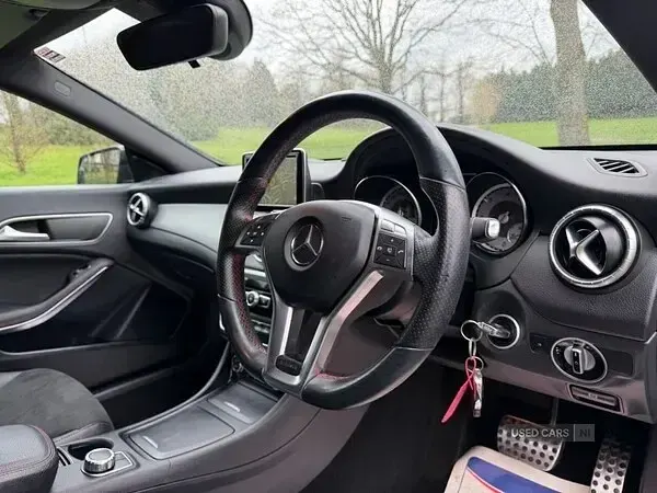 Käytetty Mercedes CLA220 AMG 170 HP (125 kW) 2014 Sininen Sedan