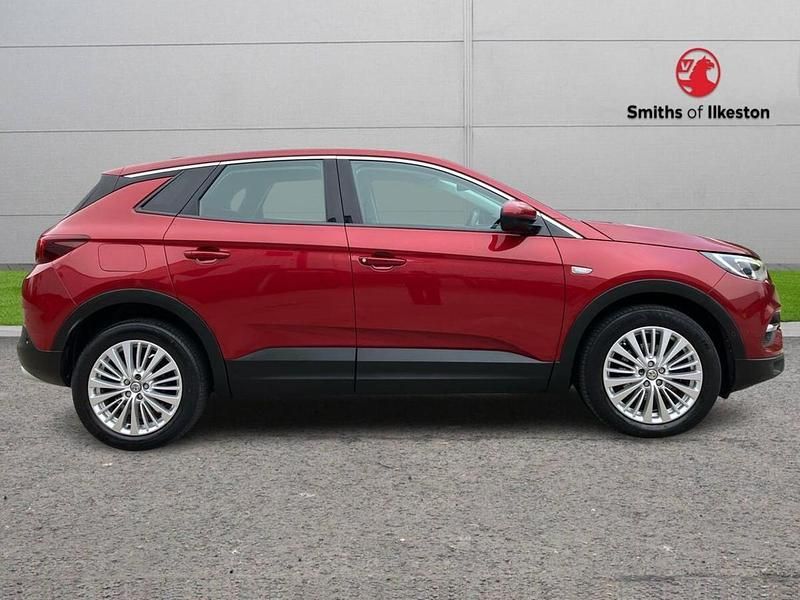 Used Vauxhall Grandland X S 128 HP (94 kW) 2019 Red SUV