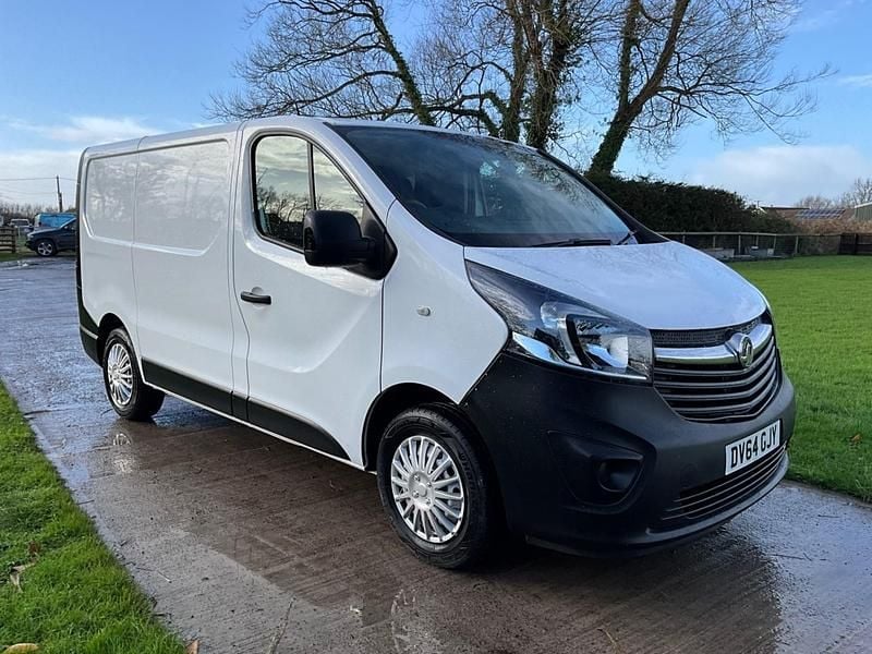 White Used 2014 Vauxhall Vivaro MPV | £3,950 (Good price) - Image 1/4