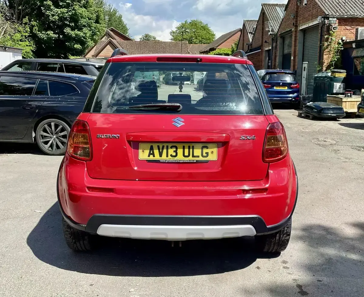 Used Suzuki SX4 SZ3 120 HP (88 kW) 2013 Red Hatchback