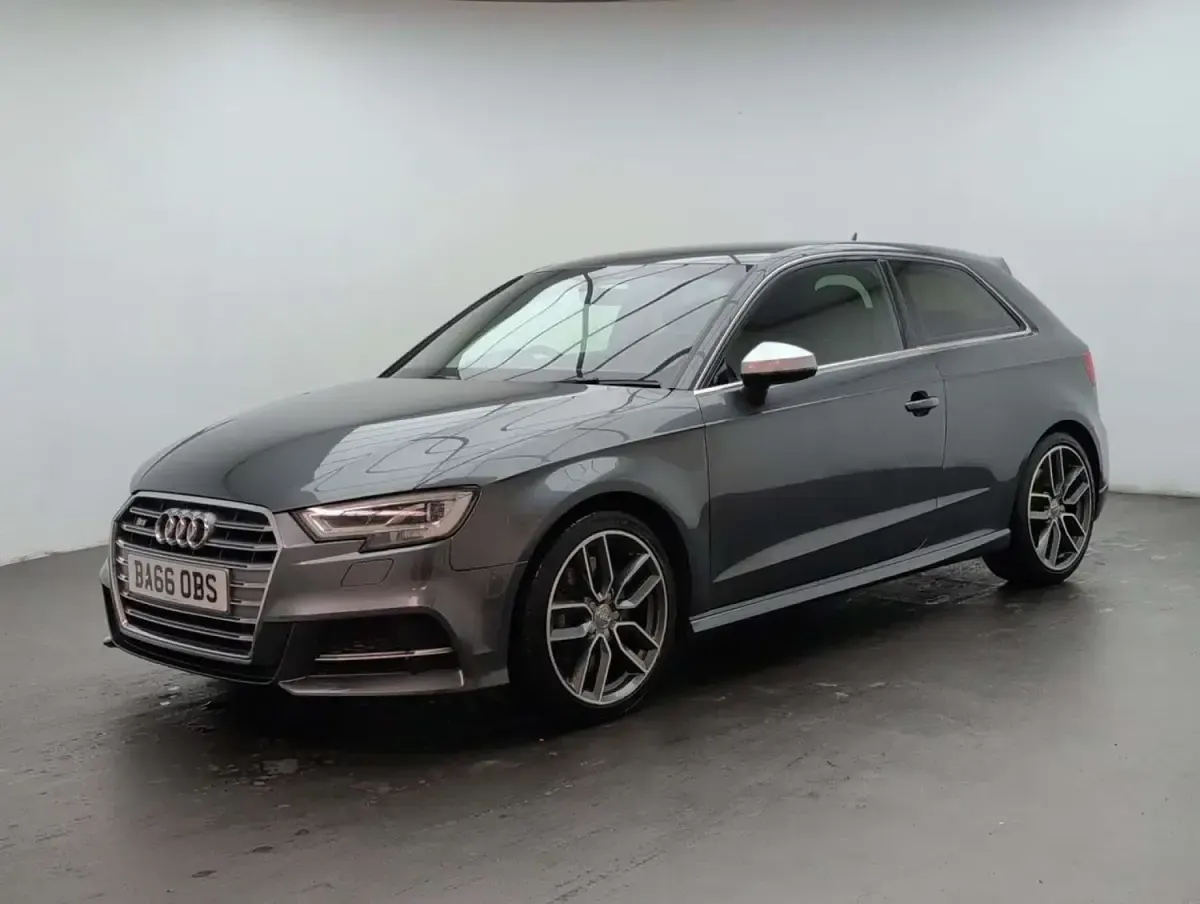 Usado Audi S3 Sportback Performance 310 HP (228 kW) 2017 Cinzento Citadino