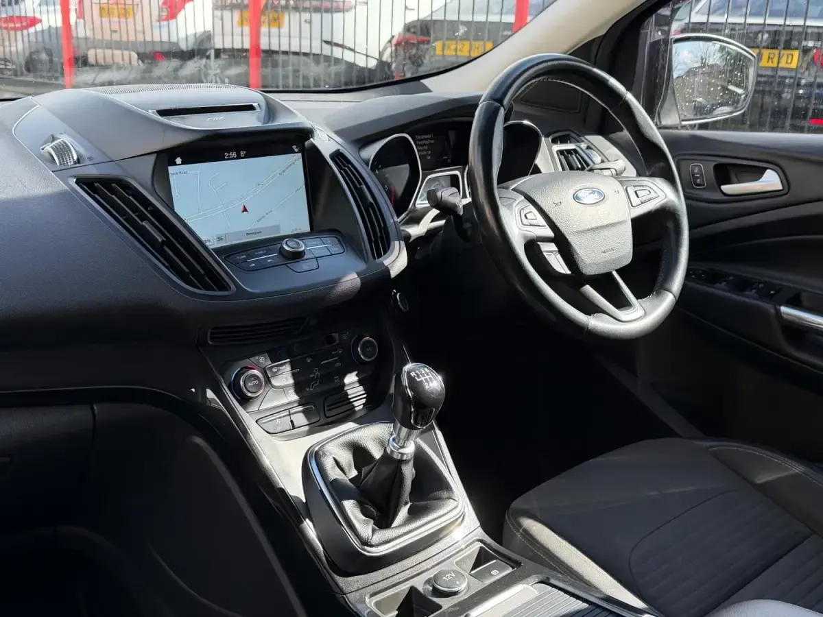 Usado Ford Kuga Titanium 150 HP (110 kW) 2017 Azul SUV