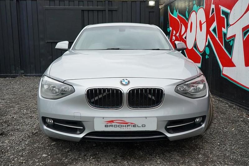 Begagnad BMW 120 Sport Line 184 HK (135 kW) 2011 Silver Halvkombi