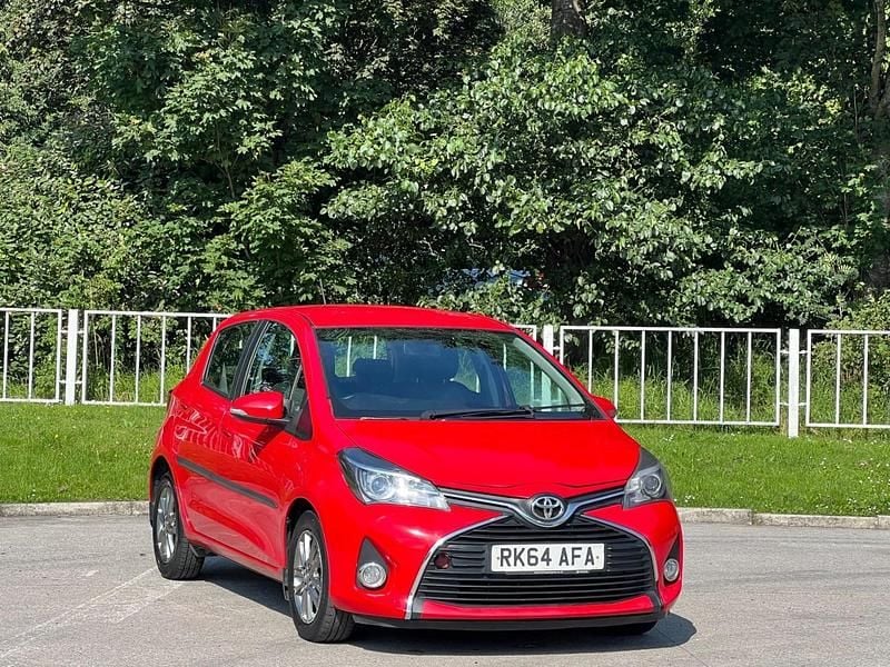 Used Toyota Yaris 2015 Red Hatchback
