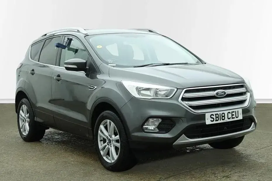 Usado Ford Kuga Zetec 120 HP (88 kW) 2018 Cinzento SUV