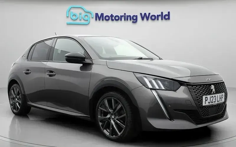 Used Peugeot 208 GT 102 HP (75 kW) 2023 Hatchback