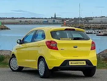 Begagnad Ford Ka Plus Studio 70 HK (51 kW) 2017 Gul Halvkombi