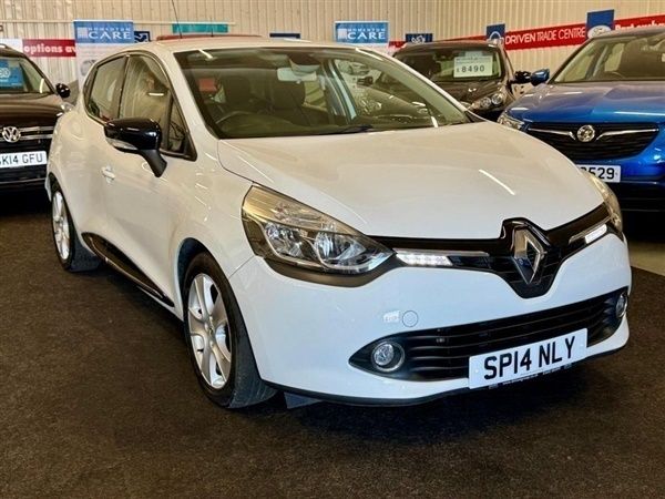 White Used 2014 Renault Clio IV Dynamique Hatchback | £5,590 (Fair price) - Image 1/1
