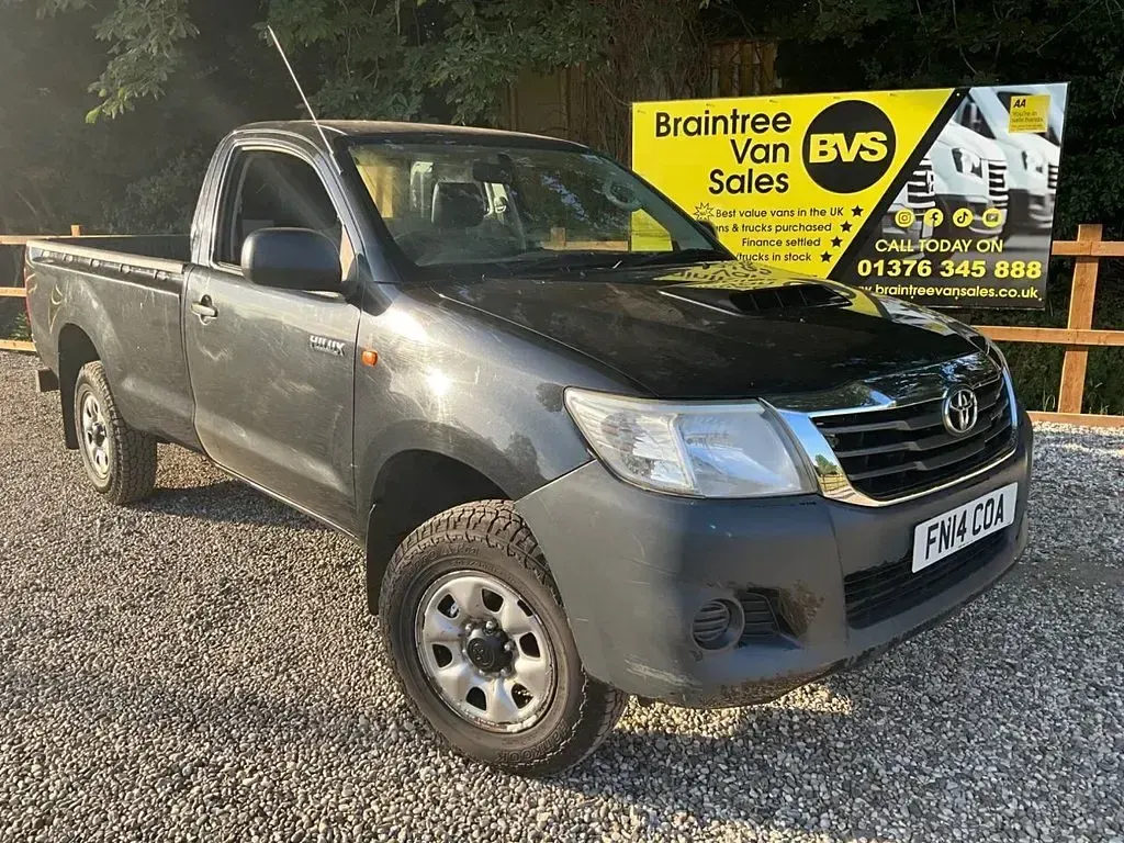 Used Toyota HiLux Active 144 HP (105 kW) 2014 Black Pickup