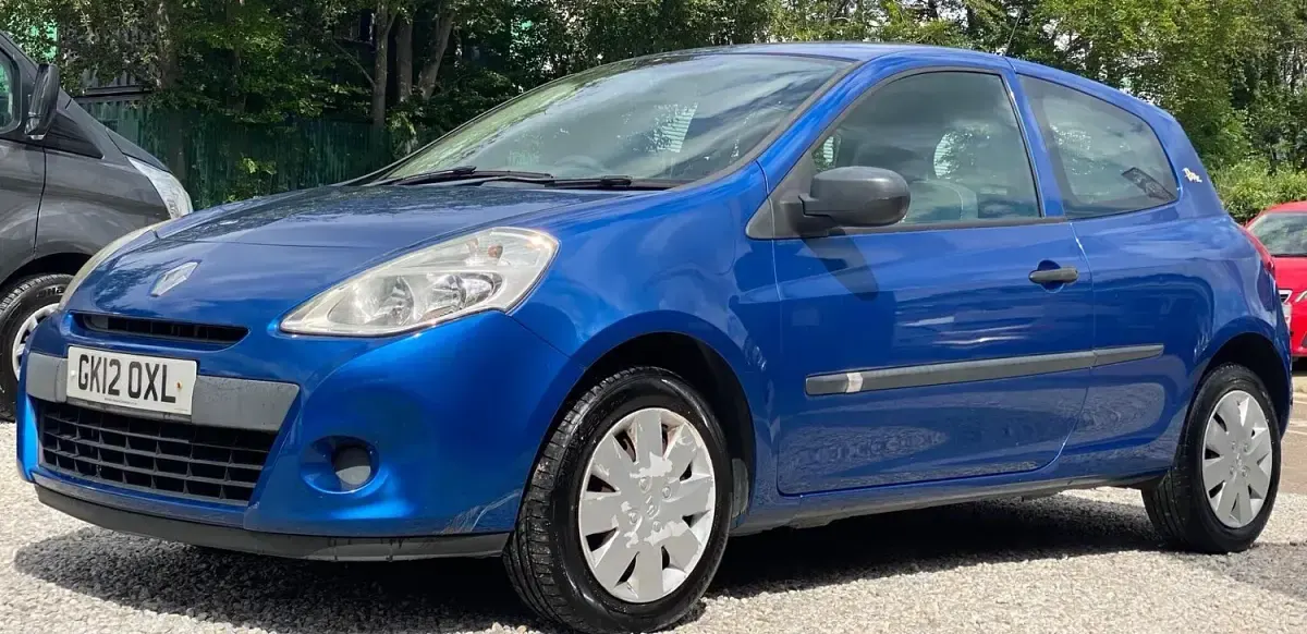 Used Renault Clio 73 HP (53 kW) 2012 Blue Hatchback
