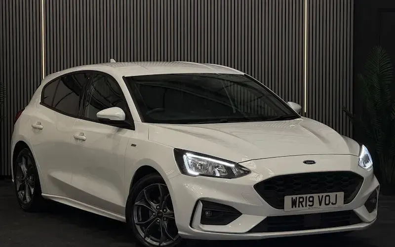 Used Ford Focus ST-Line 120 HP (88 kW) 2017 White Estate