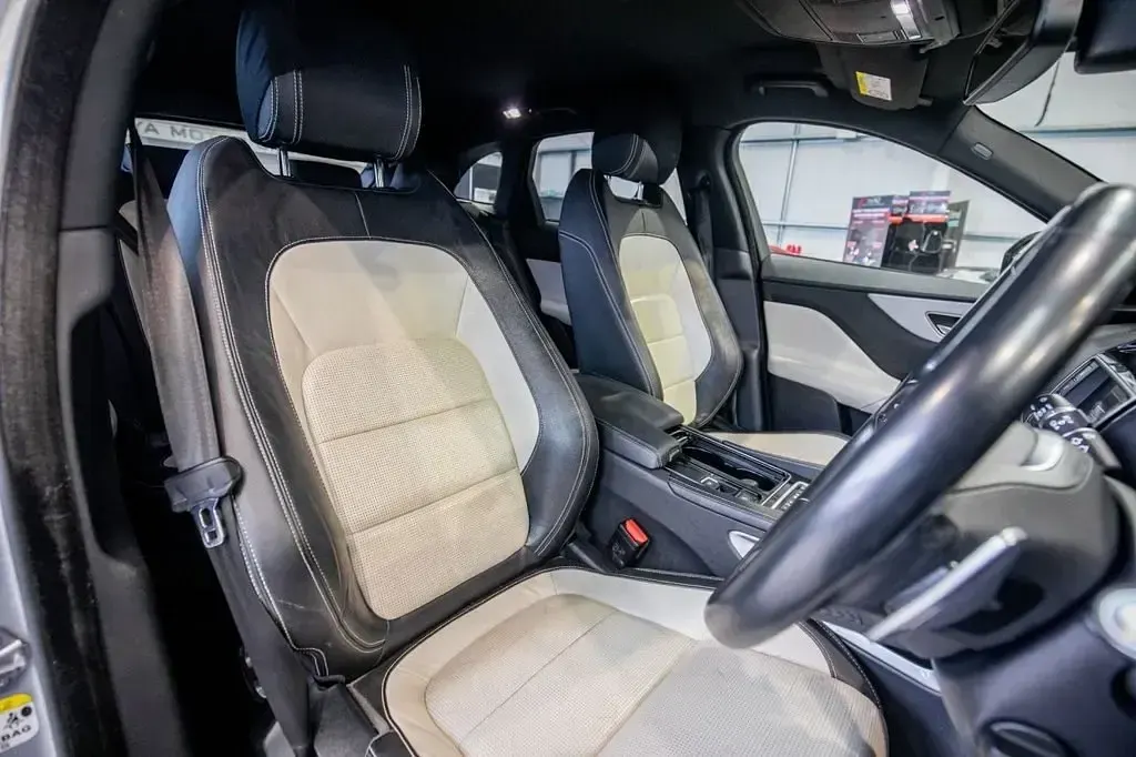 Second-hand Jaguar F-Pace R-Sport 240 CP (176 kW) 2018 Argintiu SUV