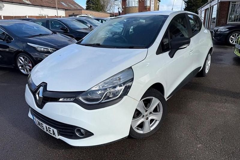 Used Renault Clio IV Play 90 HP (66 kW) 2016 White Hatchback