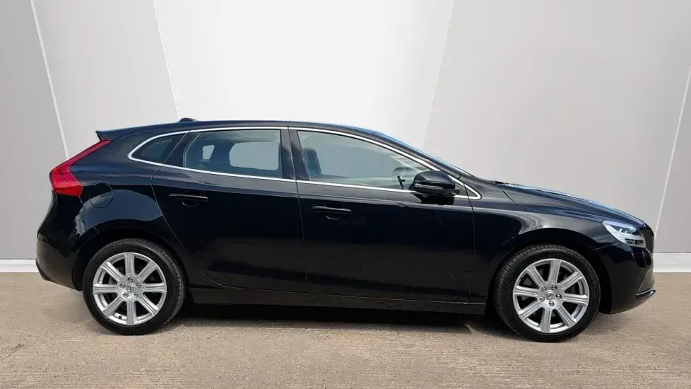 Used Volvo V40 Inscription 152 HP (111 kW) 2018 Black Hatchback