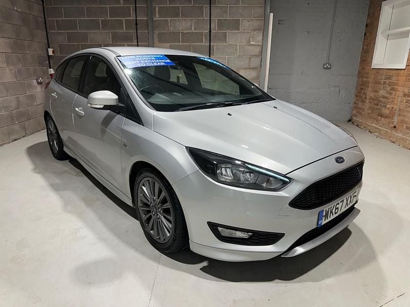 Used Ford Focus ST-Line 120 HP (88 kW) 2017 Silver Hatchback