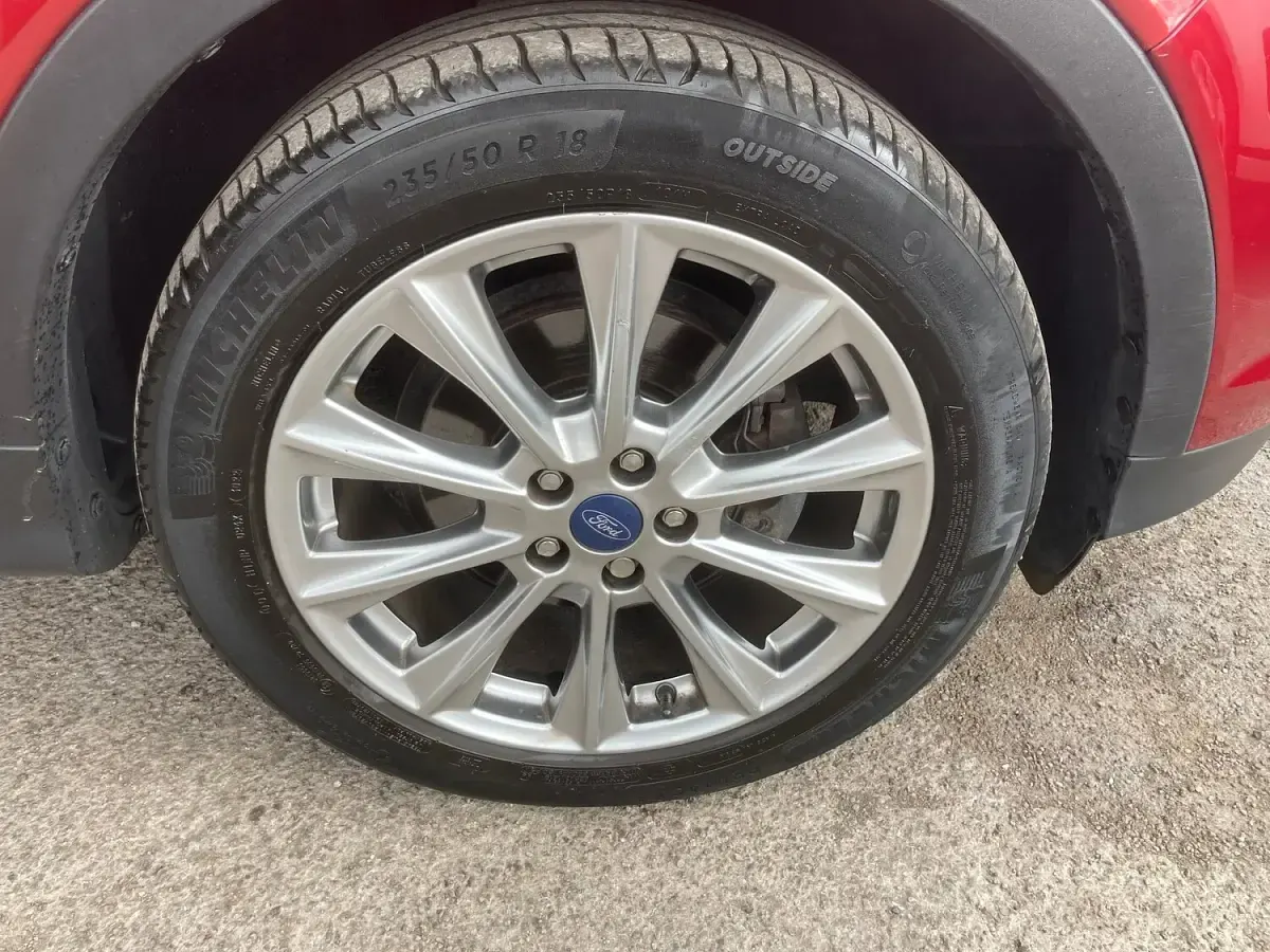 Used Ford Kuga Titanium 150 HP (110 kW) 2019 Red SUV