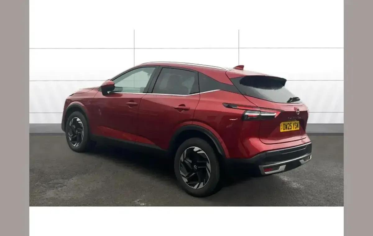 Used Nissan Qashqai N-Connecta 138 HP (101 kW) 2025 Red SUV